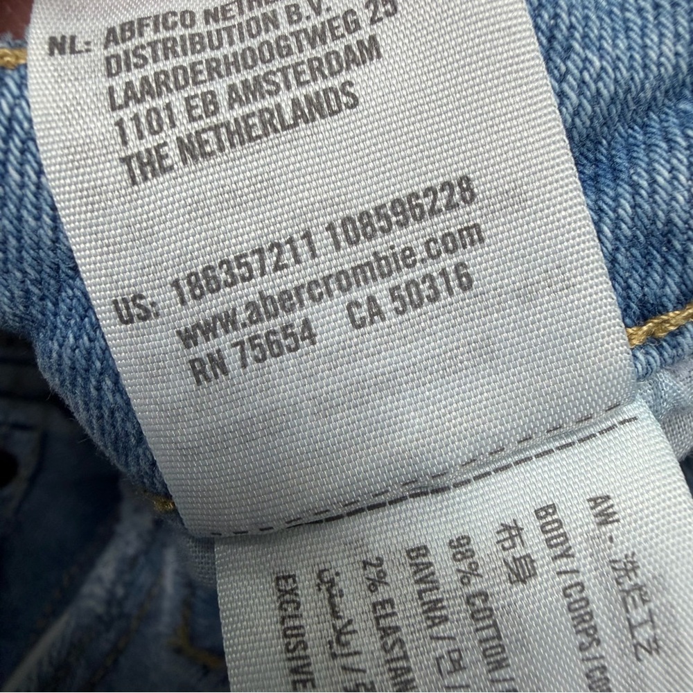ABERCROMBIE & FITCH CURVE LOVE HIGH RISE MED WASH DISTRESSED DENIM SHORTS 33/16 - Picture 10 of 13